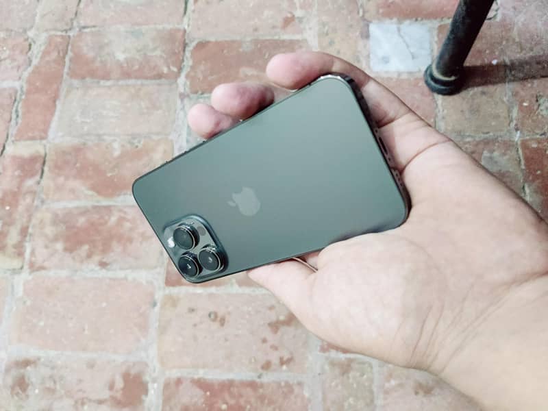 Apple iPhone 13 Pro 2