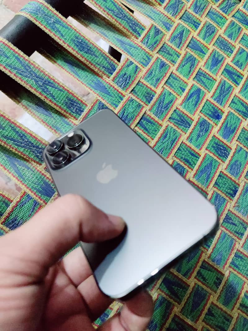 Apple iPhone 13 Pro 3