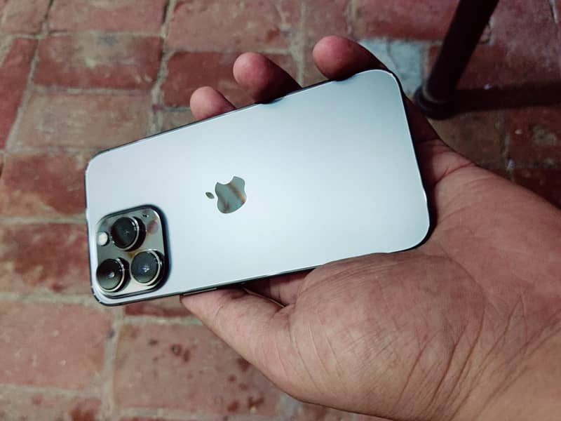 Apple iPhone 13 Pro 4