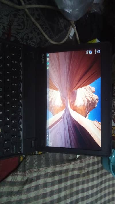 Lenovo Thinkpad ,4gb ram ,64gb SSD, 80gb HDD, graphics card