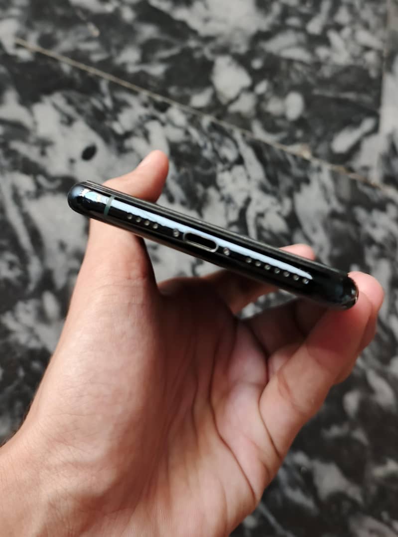 iphone 11 Pro Max 4