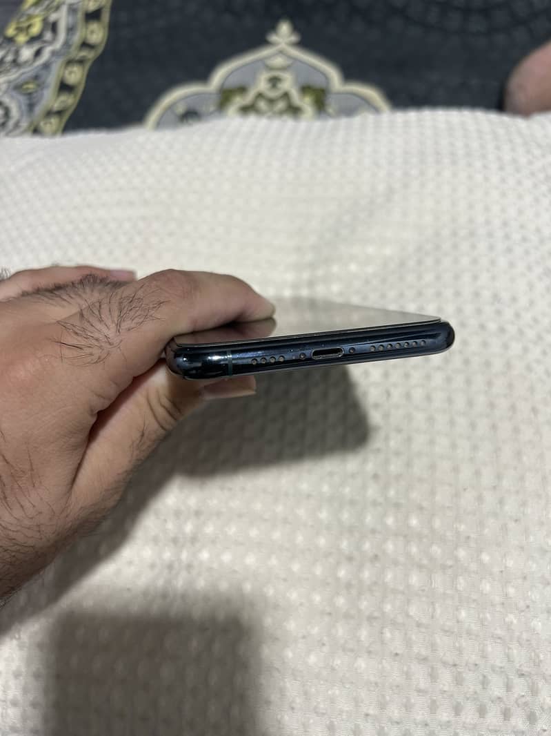Apple iPhone 11 Pro Max 3