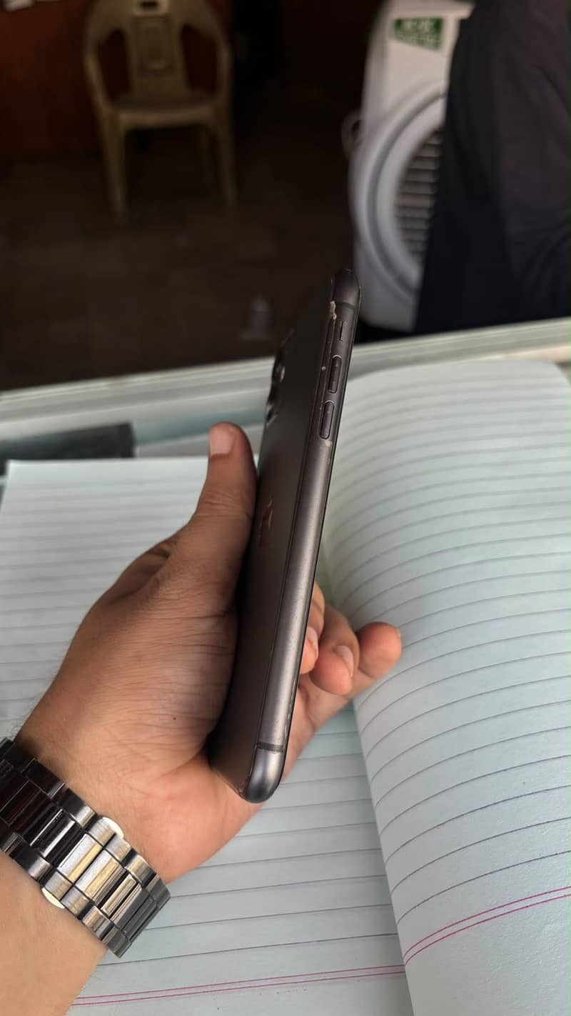 iPhone 11 3