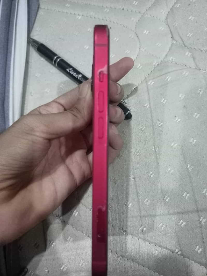 Apple iPhone 13 4
