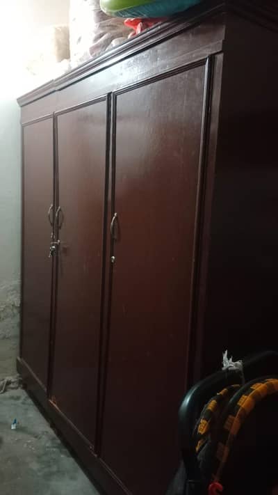 2 year used hua h bed  without meters Dena h baqi full furniture sale