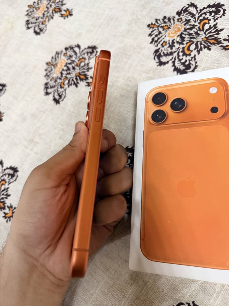 Apple iPhone 17 Pro Max 4