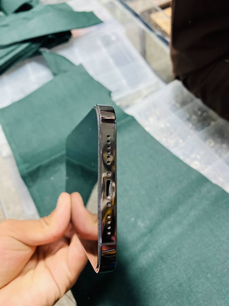 Apple iPhone 13 5