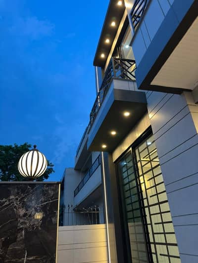 10 Marla ULTRA MODERN Brand New Luxery style double storey stylish house available for sale in NESPAK 3 Lahore near engeering town Lahore . by Fast property services