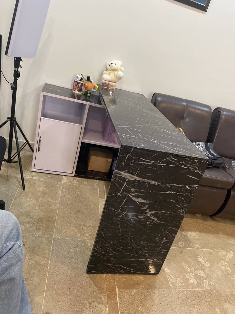 Computer table 1