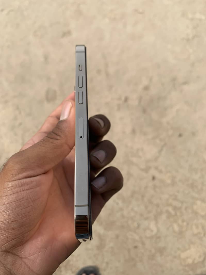 Apple iPhone 13 Pro 8