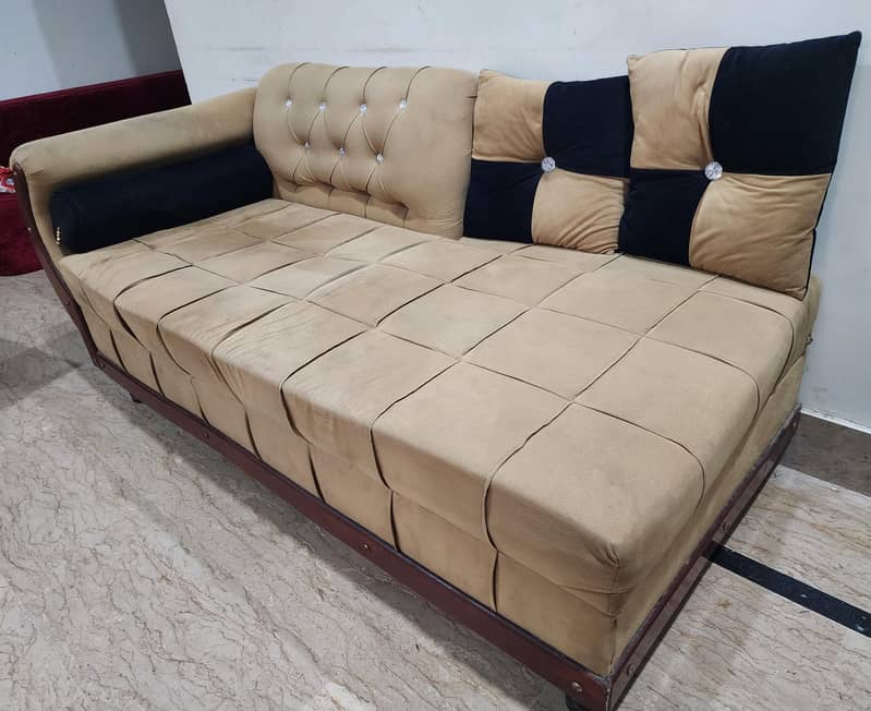 Dewan sofa 2