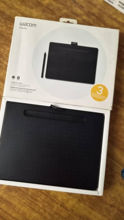 "Wacom Intuos Bluetooth Drawing Tablet (CTL-6100WL)
