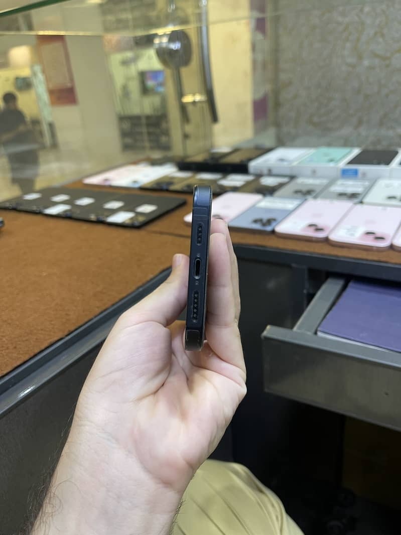 Iphone 14plus 3