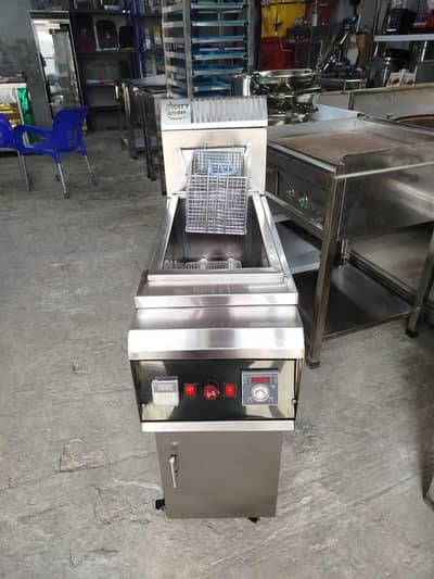 Fryers 16 Liters / 24L / 16+16 available counter