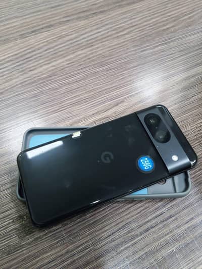 Google Pixel 8 8GB 256GB – Excellent Condition