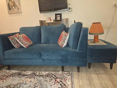 5 seater sofa with puffy table