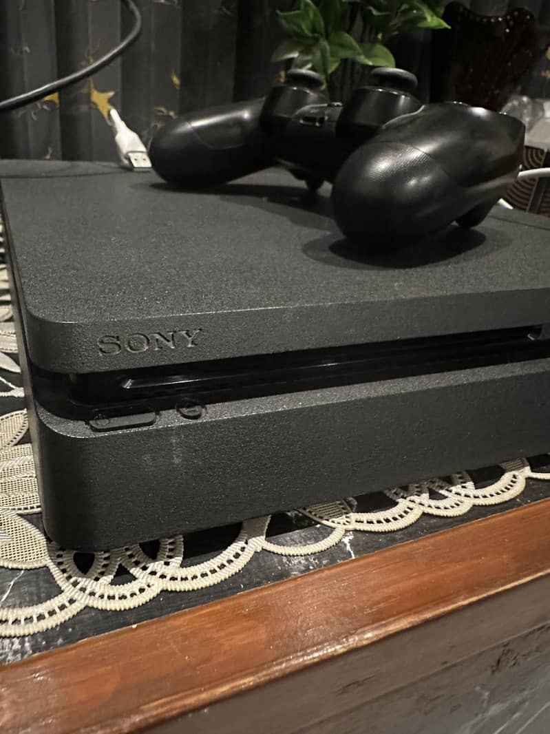 Ps4 slim 1