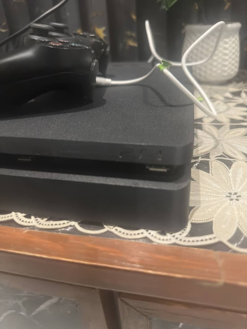 Ps4 slim 2