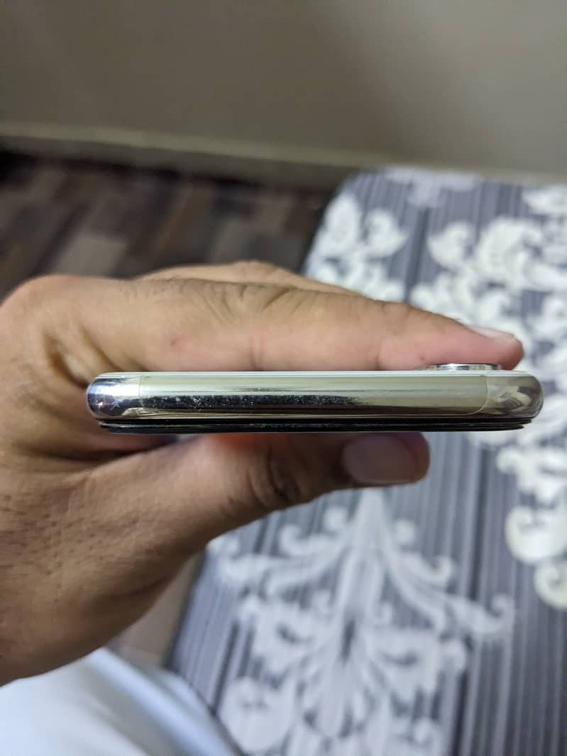 Apple iPhone X 3