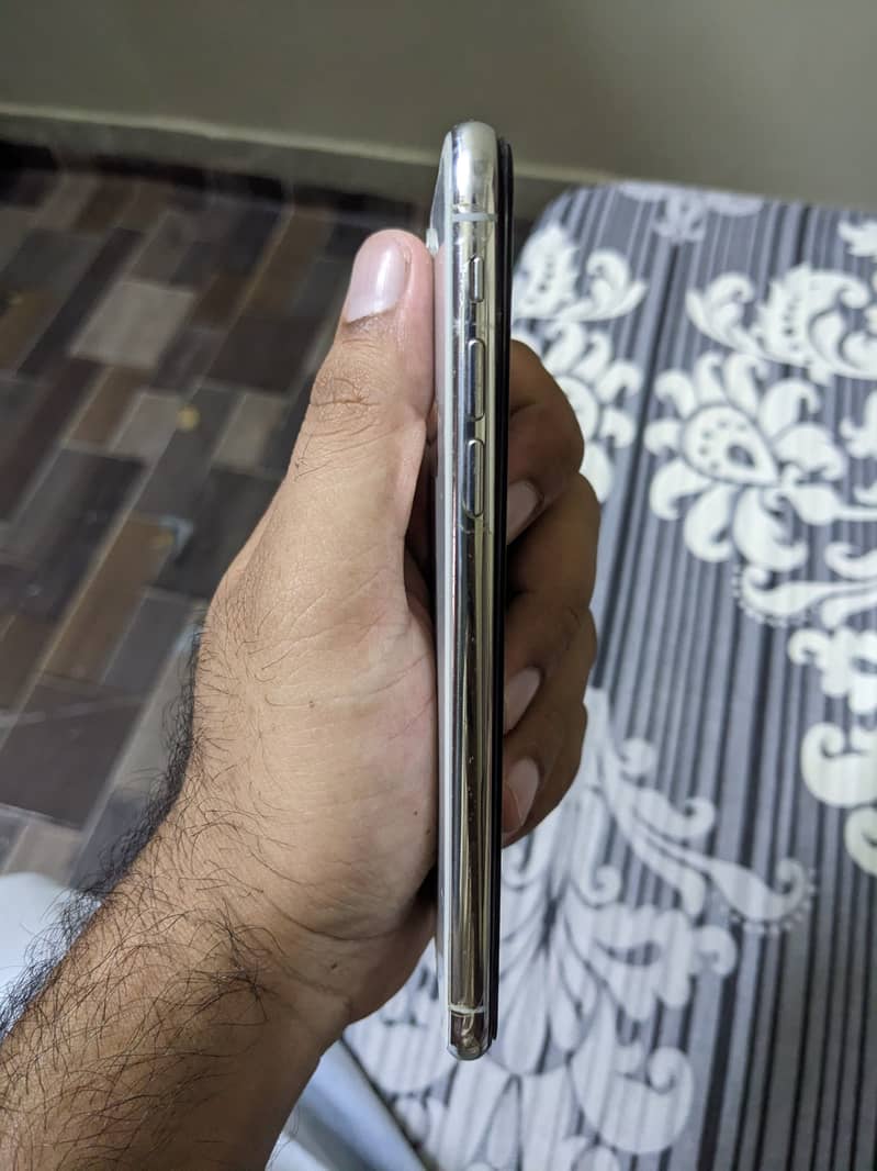 Apple iPhone X 5