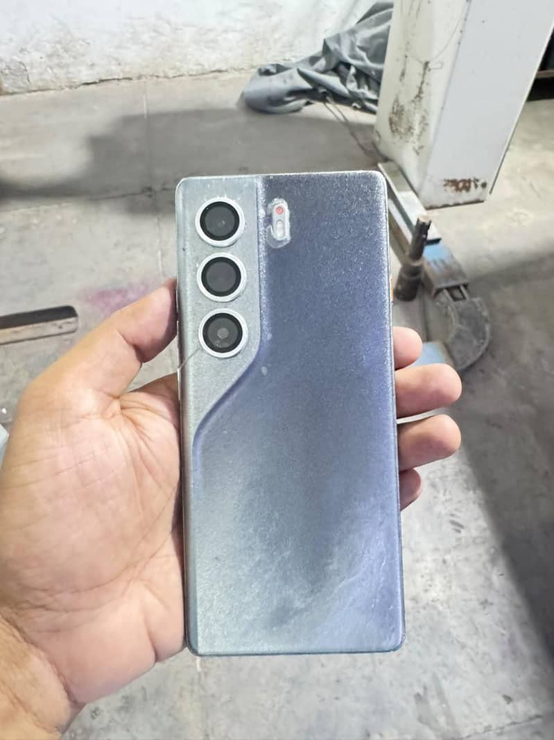 Tecno CAMON 40 Pro 0