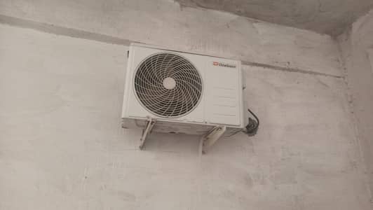 I'm selling my pona ton ac in brand NEW condition DC inverter