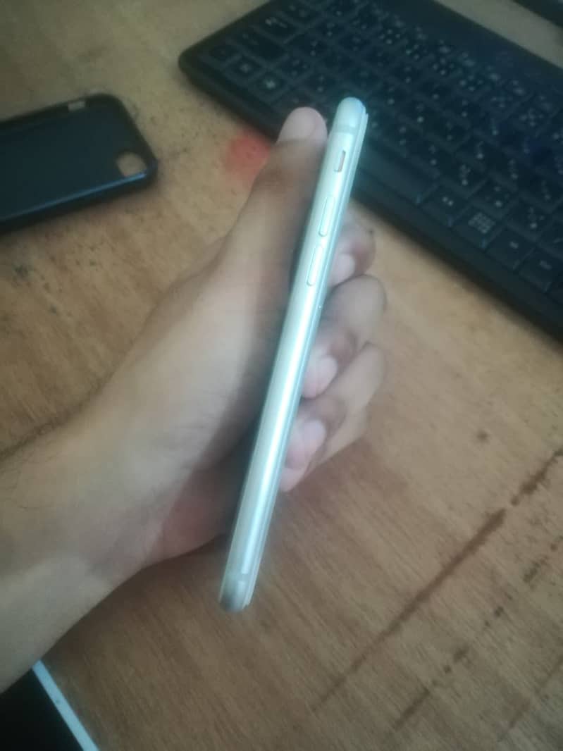 Apple iPhone 8 3