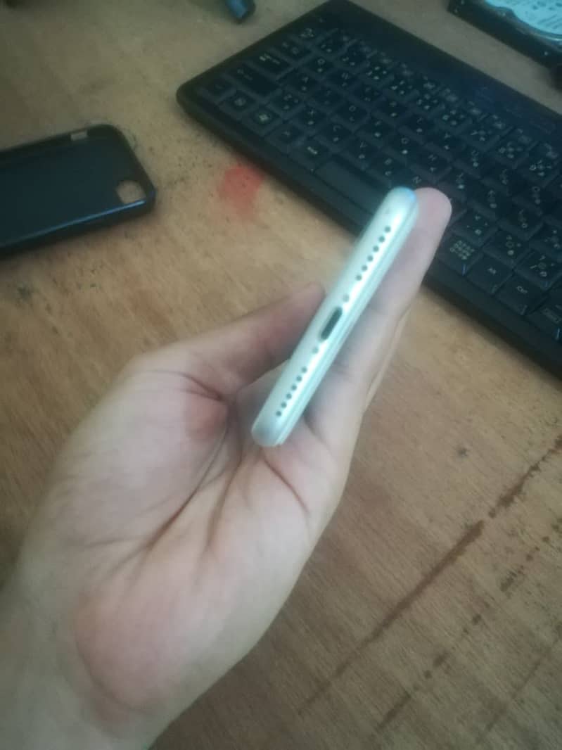 Apple iPhone 8 4