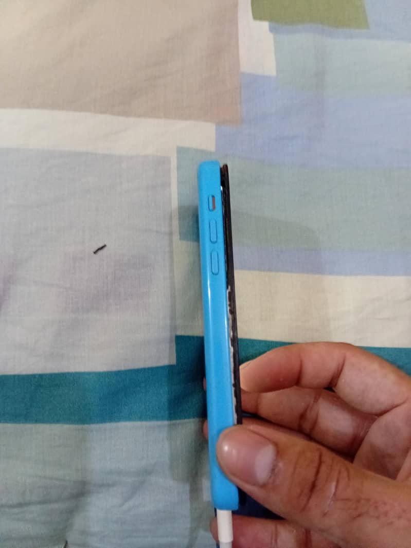 Apple iPhone 5c 3