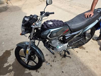 Yamaha motorcycle yb 125