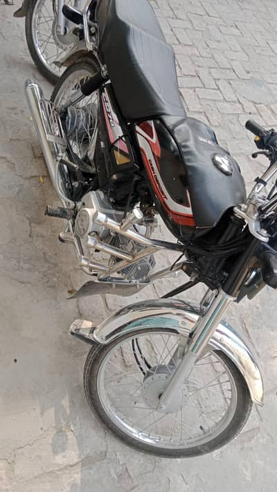 Bike bahot kam use huwa hy attock number laga huwa hy. biometric  avai