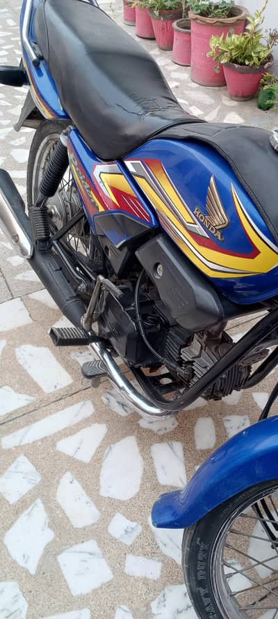 Honda pridor 100 cc blue color original 03009605405