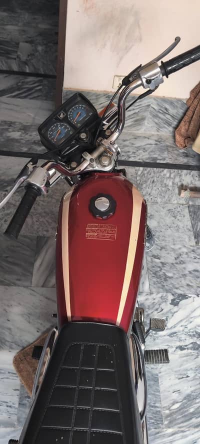 i am selling honda 125 2019 model totally geniune condition