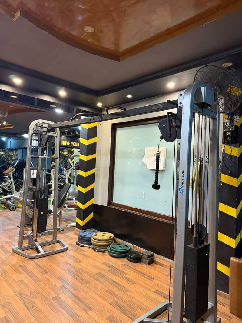 gym machine / treadmill / exercise cycle / exercise machine / elliptic 4