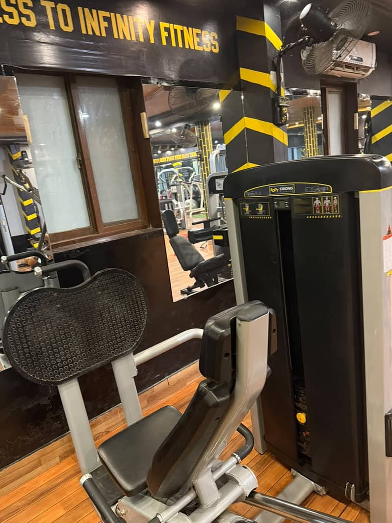 gym machine / treadmill / exercise cycle / exercise machine / elliptic 12