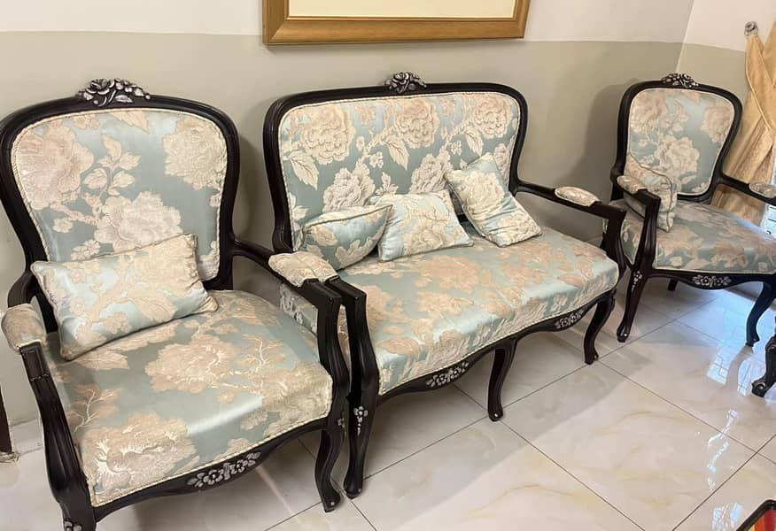 woden sofa 1