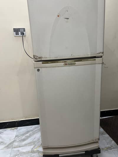 Dawlance fridge medium size