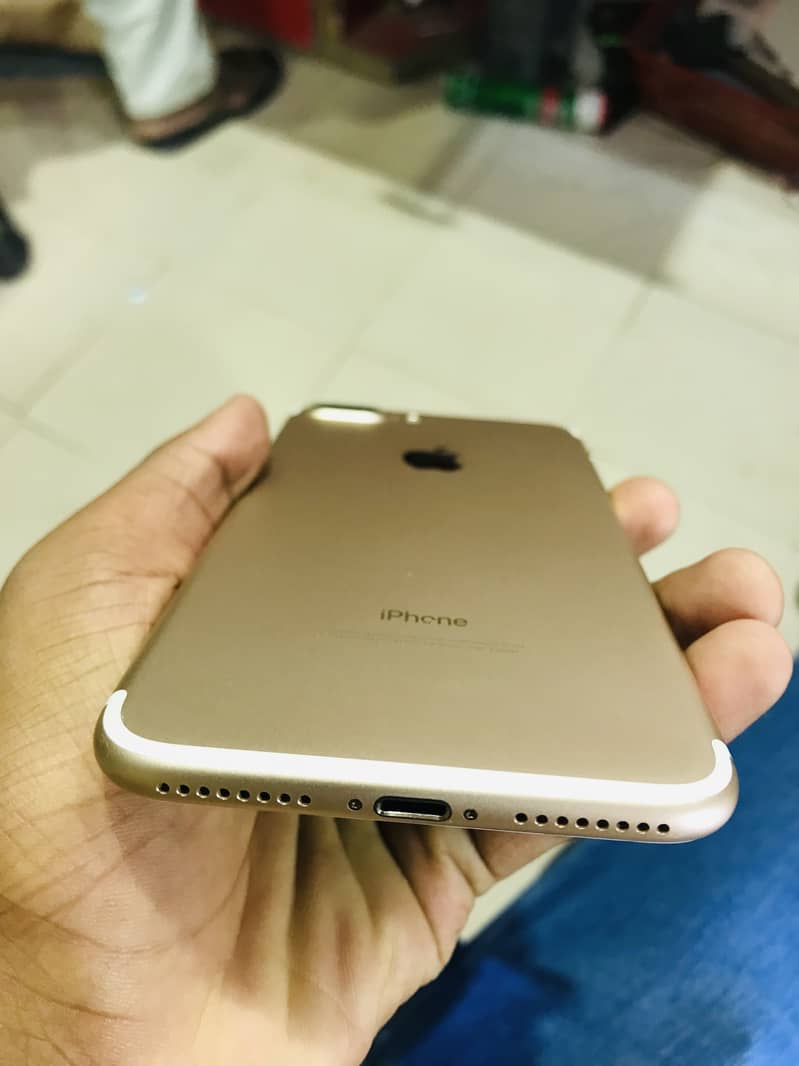 Apple iPhone 7 Plus 2