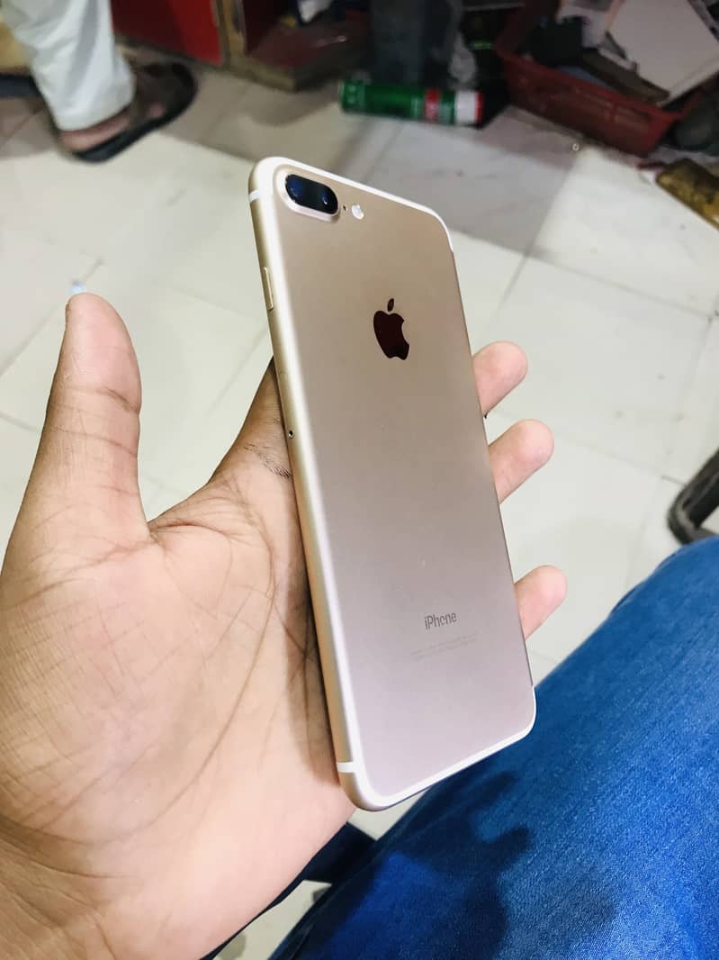 Apple iPhone 7 Plus 9