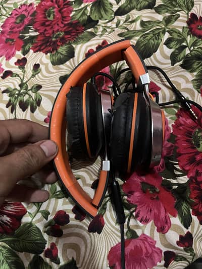 Gaming headphone branded AILIHEN