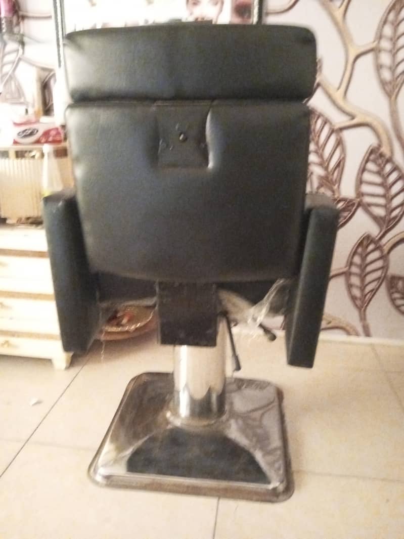 Makeup chair 1