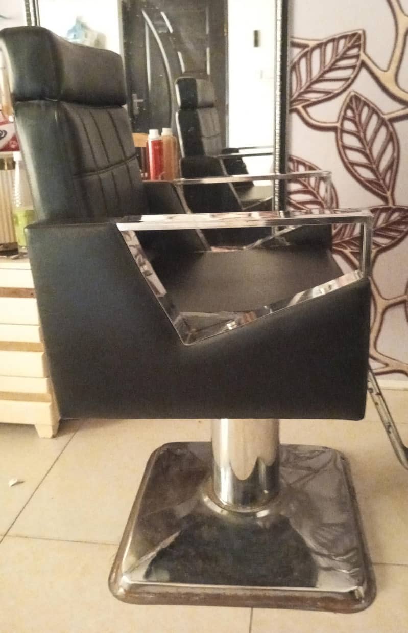 Makeup chair 2