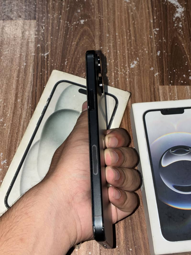 iPhone 15 plus 4