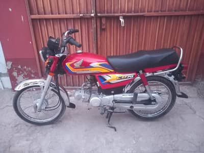 Honda CD70 2025