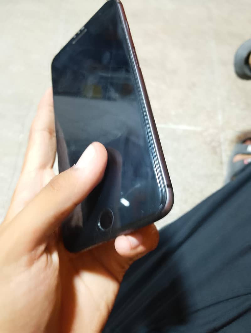 Apple iPhone 8 Plus 4