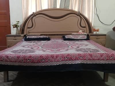 Full size bed