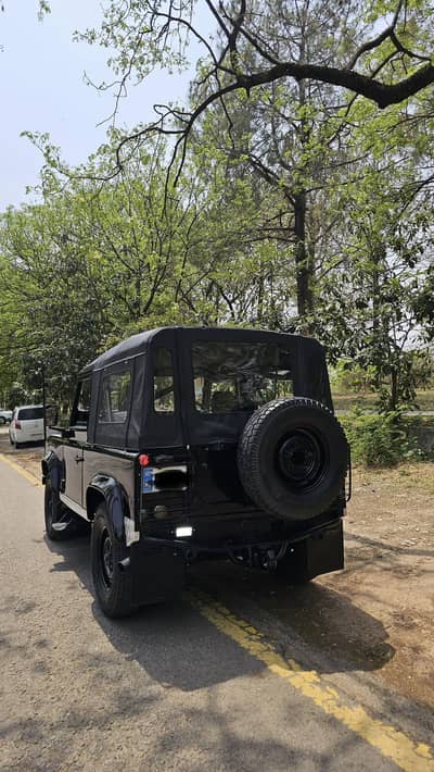 Land Rover Defender 2003