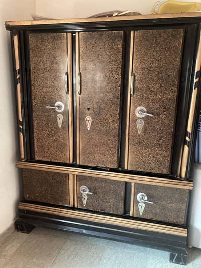Safe Almari 3doors for sale 100kg weight