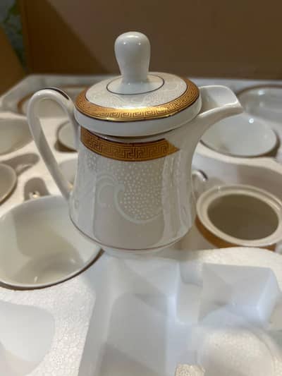 61 pcs Bone China Dinner Set - Fancy Golden Style