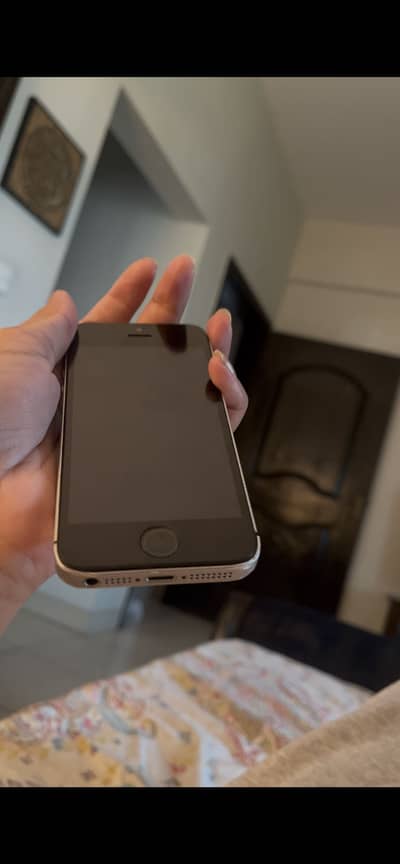 Apple iPhone SE